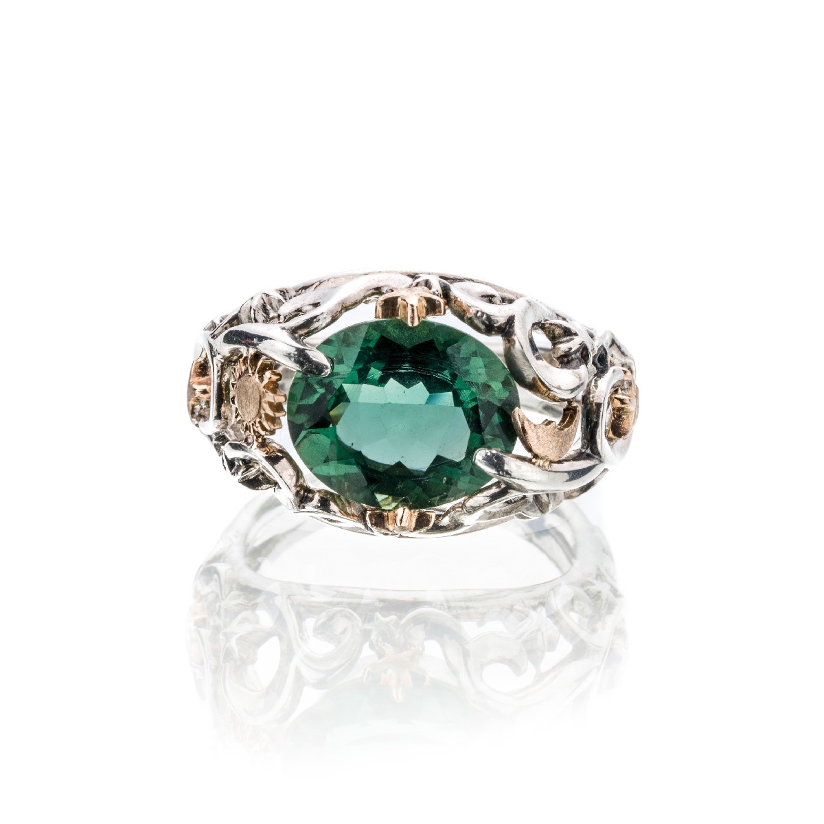 Polvere di Stelle ring with green stone dome