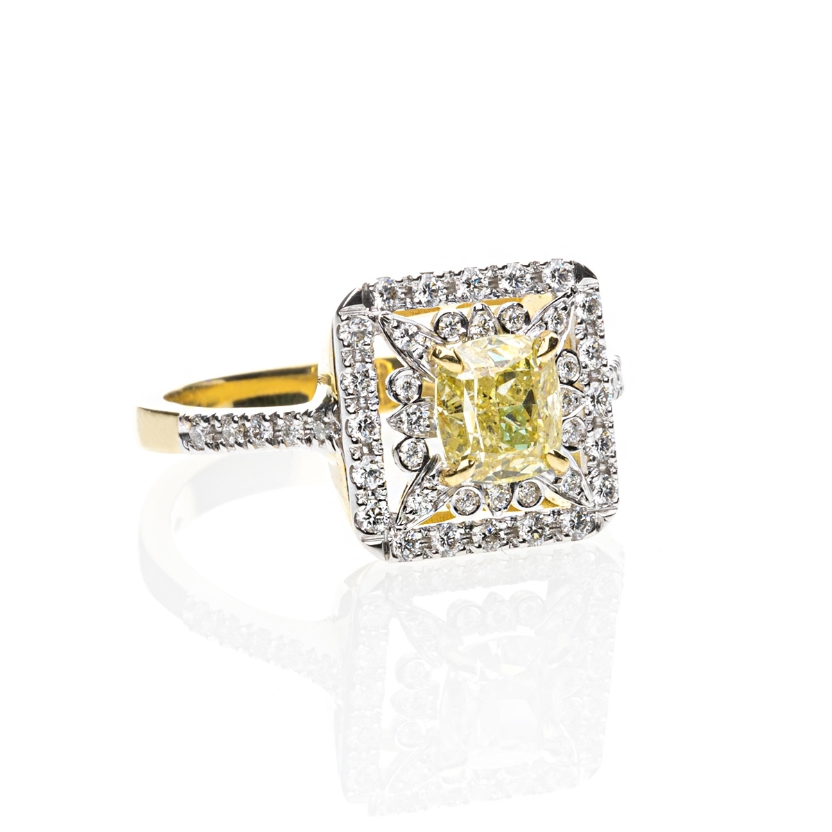 Anello Raggio di Sole con diamante light yellow