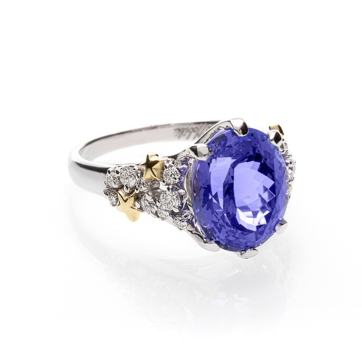 Anello con tanzanite ovale