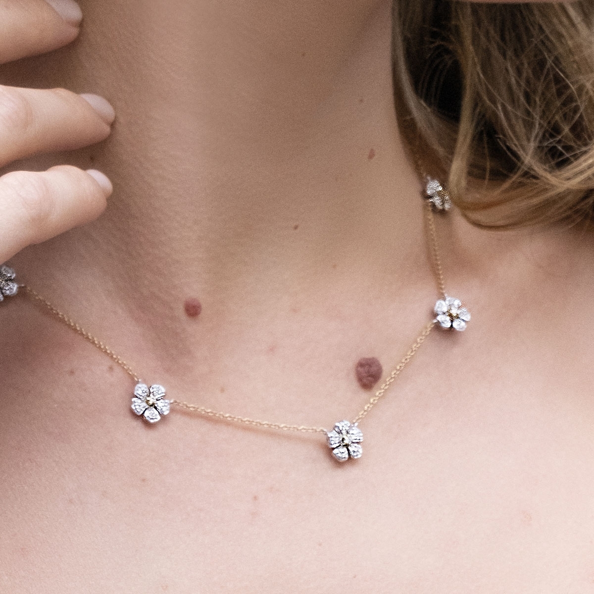 Collana fiori di pesco 3 fiori piccoli