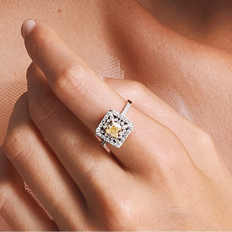 Anello Raggio di Sole con diamante light yellow