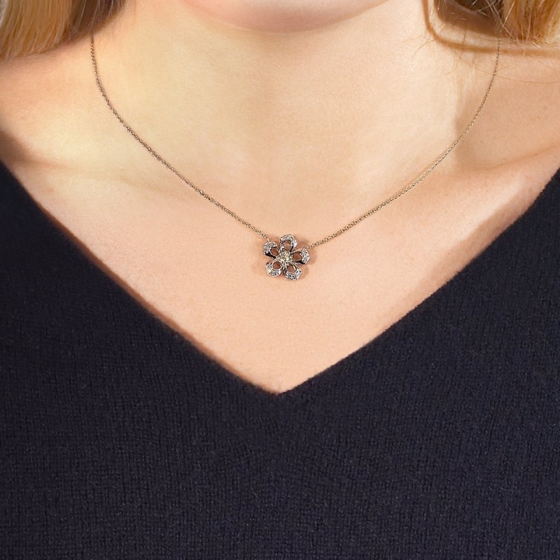 Collana Fiori di Pesco, fiore